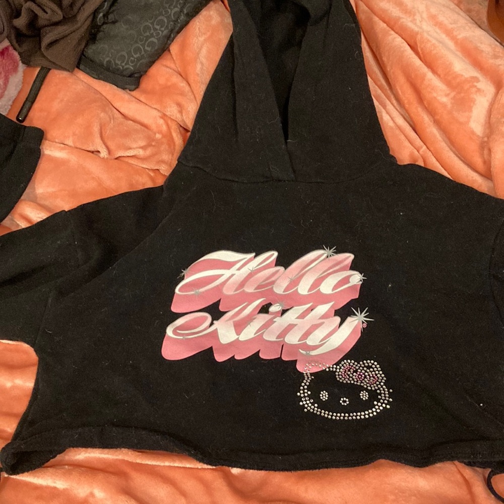 hello kitty cropped sweater